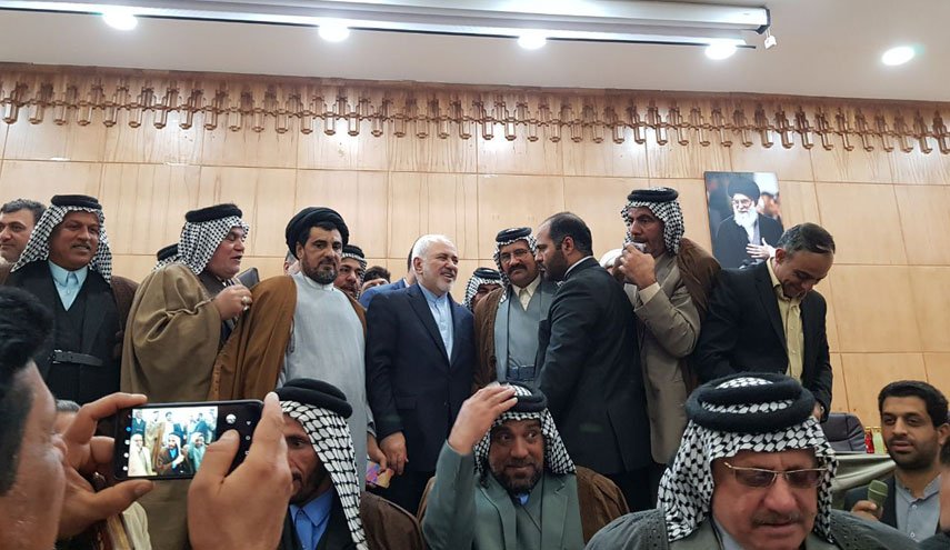 ظریف در جمع عشایر کربلا/آمادگی ایران برای لغو روادید بازرگانی همزمان با سفر روحانی به بغداد