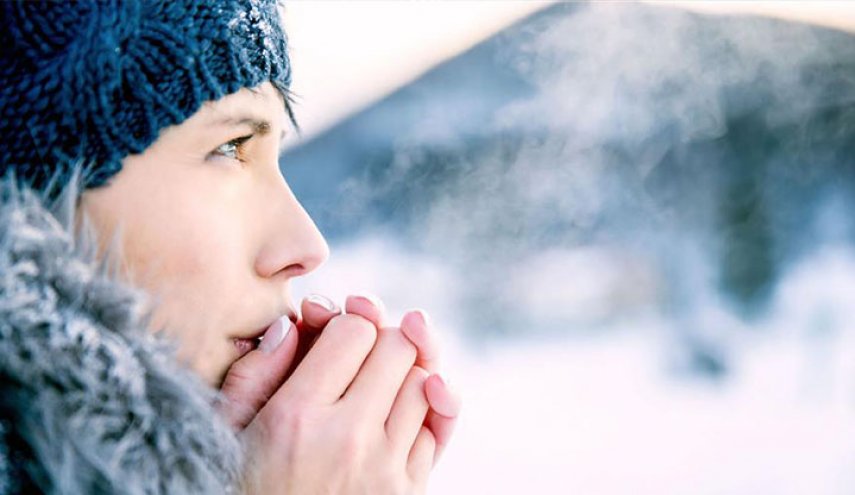 احذر... 5 أمراض وراء شعورك بالبرودة

