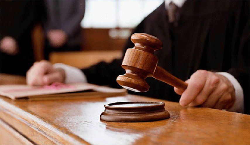 محكمة تعوّض عاملة غسيل أطباق بـ 21 مليون دولار