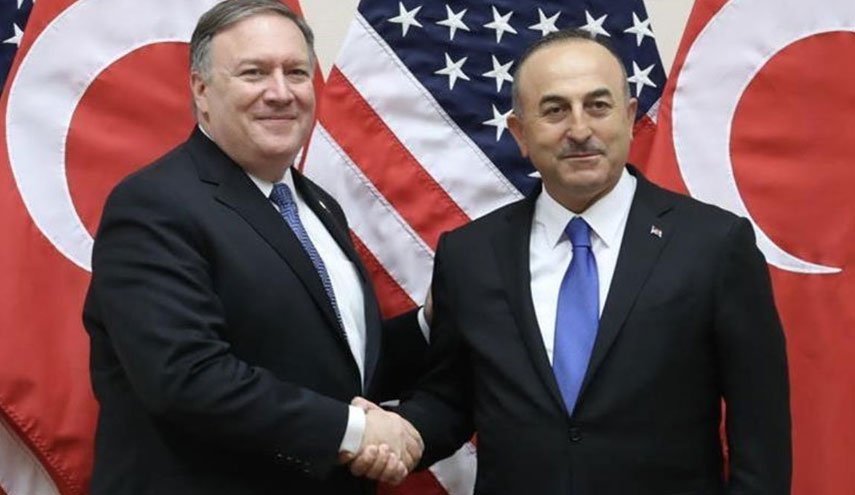 پمپئو با وزیر خارجه ترکیه درباره خروج از سوریه گفت و گو کرد