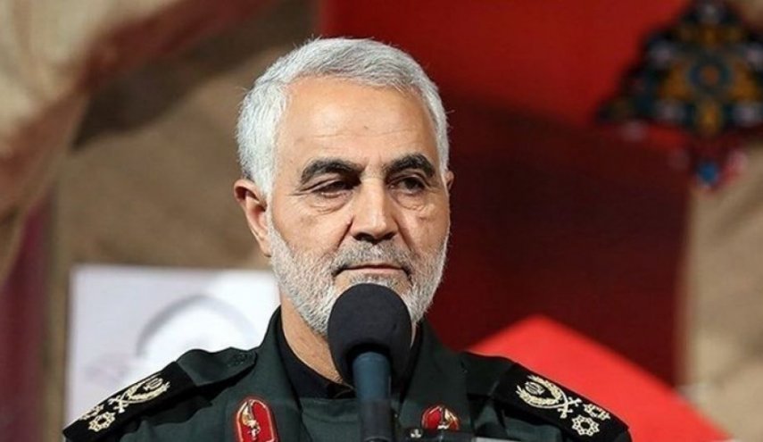 حضور بدون تشریفات سردار قاسم سلیمانی در حرم امام رضا (ع) + عکس
