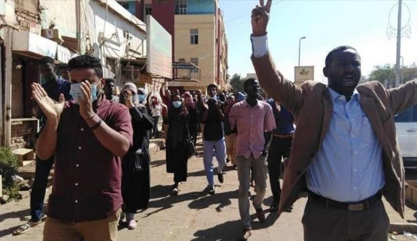 المحتجون ينطلقون الخميس من 17 موقعا صوب قصر الرئاسة في الخرطوم
