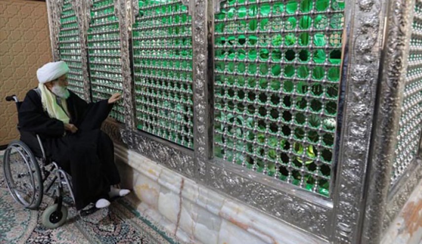 بالصور.. أية الله الشيخ عيسى قاسم يزور مرقد شهيد المحراب في النجف الأشرف