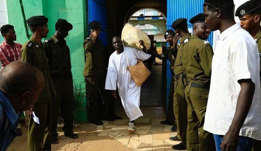 اطلاق سراح 11 صحفيا محتجزين لدى السلطات الأمنية السودانية