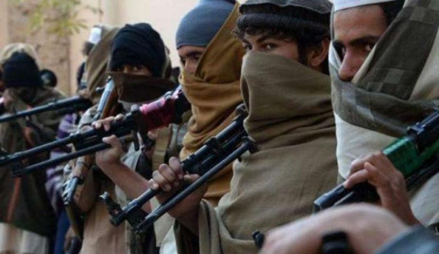 مسلحون يفجّرون خط سكك حديدية في باكستان

