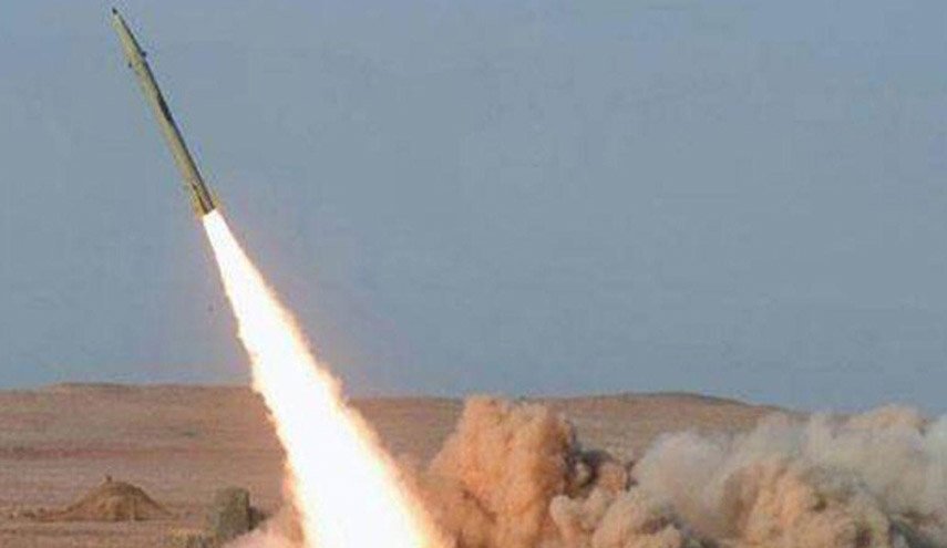 ارتش یمن با شلیک ۵ فروند موشک بالستیک، مواضع نظامیان سعودی را هدف قرار داد
