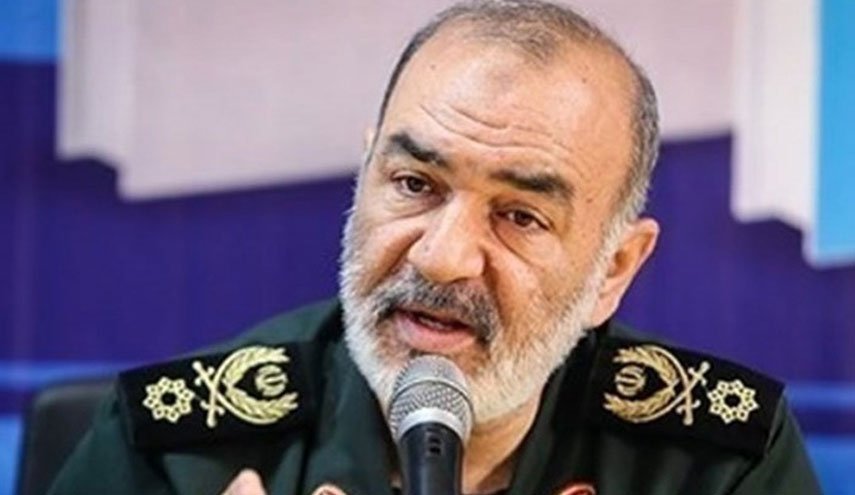 هشدار سردار سلامی به دشمنان / اجازه سیطره کفار بر مسلمانان را نخواهیم داد