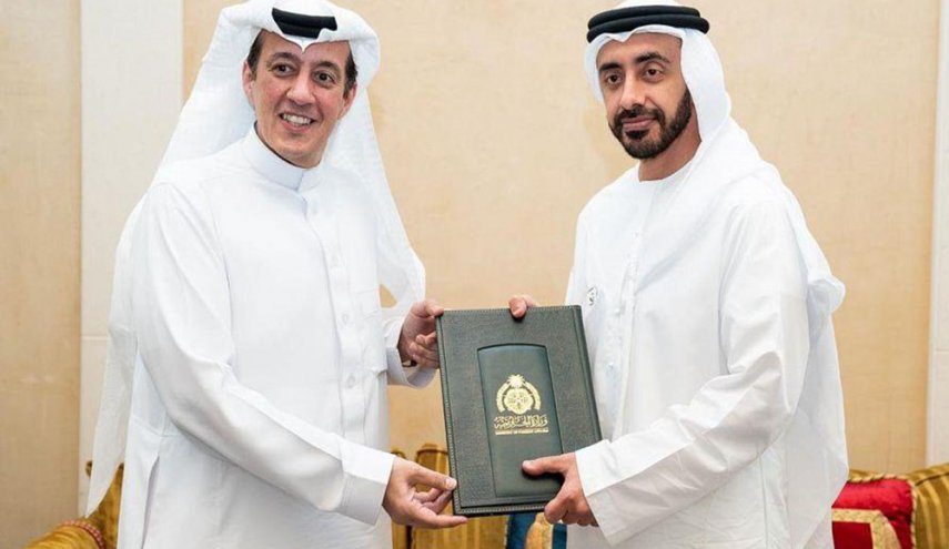 بعد تعيينه سفيرا.. الدخيل 'يغازل' عبد الله بن زايد