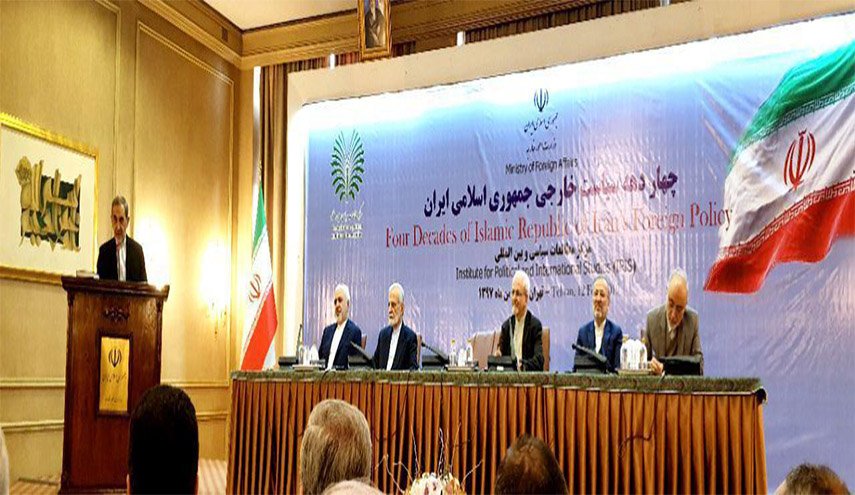 ظریف و چهار وزیر خارجه پیشین در نشست دستاوردهای 4 دهه سیاست خارجی
