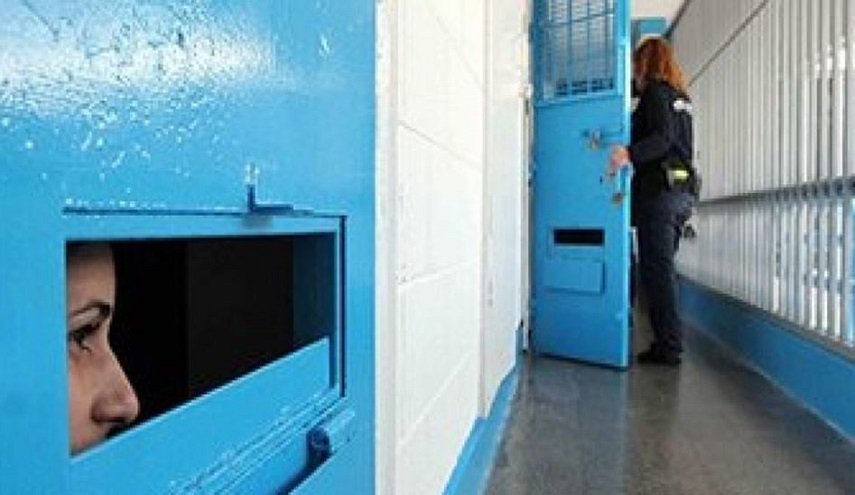 إدارة سجن الدامون تقدم مواد غذائية غير صالحة للأسيرات