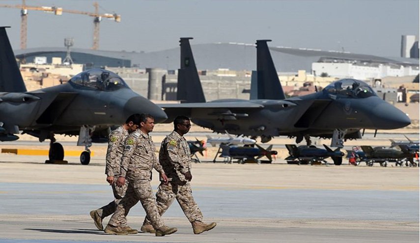 السعوديون يسخرون من مدون شهير دعا إلى حرب مع إيران