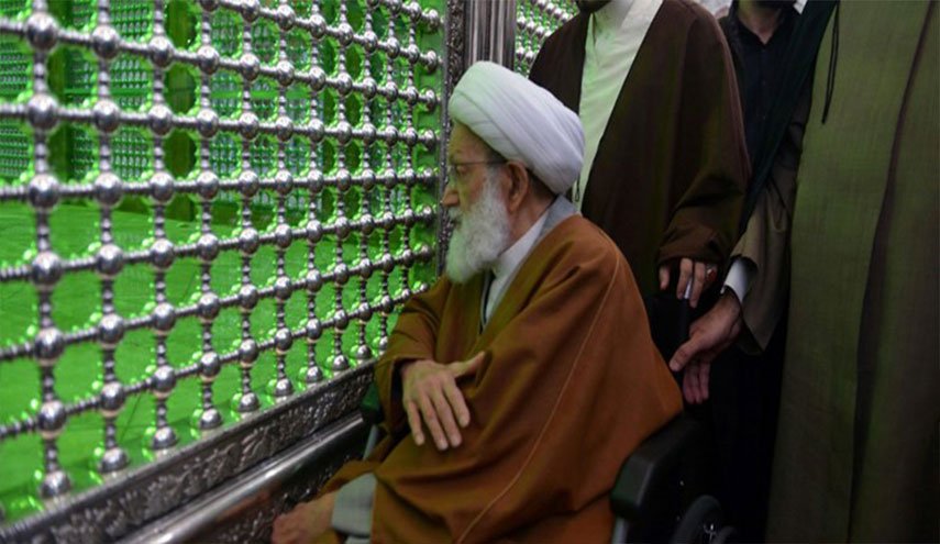 آية الله عيسى قاسم يزور مرقد الامام الخميني في طهران