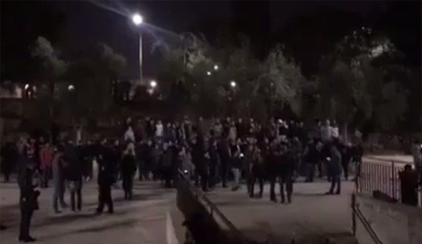 شعار سردادن جوانان فلسطینی علیه صهیونیستها + ویدئو
