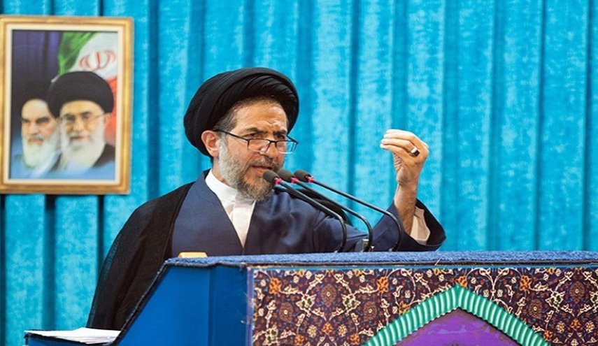 خطيب جمعة طهران يدعو باكستان الى اصلاح نهجها 