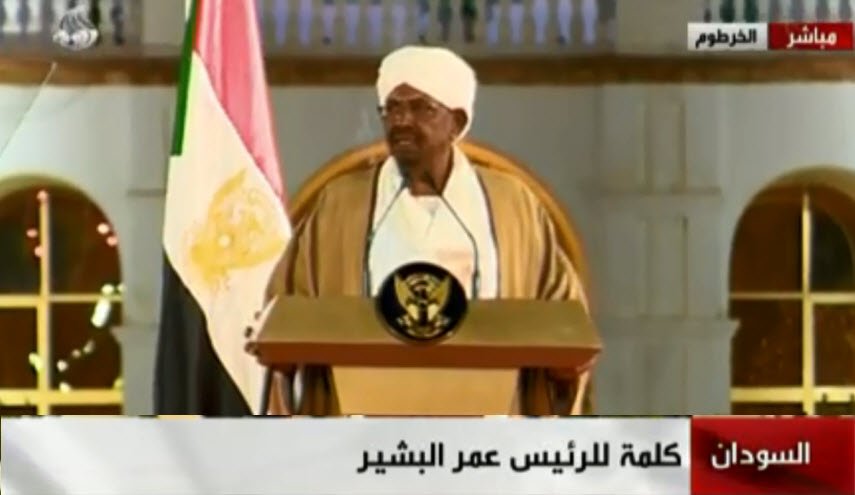 البشیر دولت سودان را منحل و اعلام حالت فوق‌العاده کرد