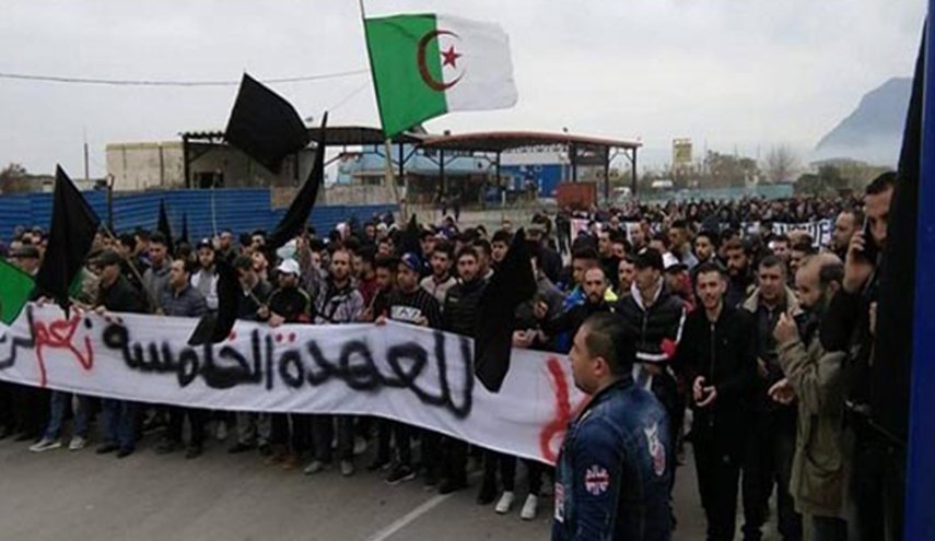 فراخوان برگزاری تظاهرات «20 میلیونی» در الجزایر در مخالفت با بوتفلیقه
