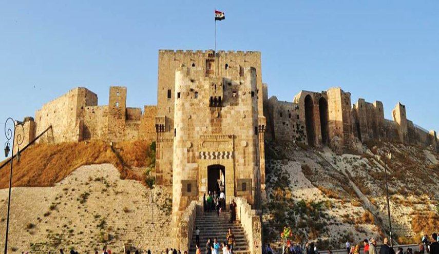 مشهد صادم لأحد أشهر شعراء ومعلمي مدينة حلب 