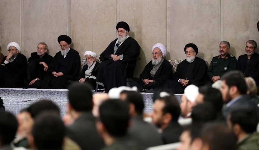 قائد الثورة يرعي مراسم تأبين آية الله مؤمن 