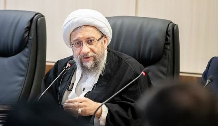 انتقاد آیت‌الله آملی لاریجانی از اظهارات اخیر روحانی درباره مجمع
