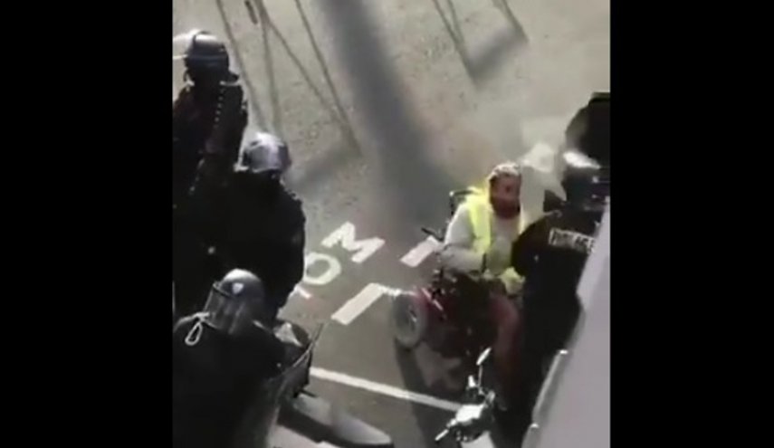 خشونت پلیس با جلیقه زردها بار دیگر خبرساز شد
