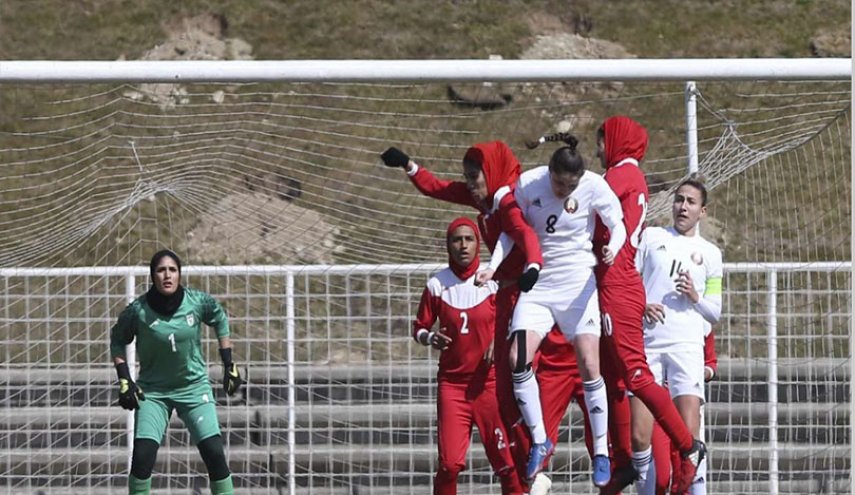 بالصور.. منتخب ايران النسائي لكرة القدم يهزم أمام غريمه البيلاروسي
