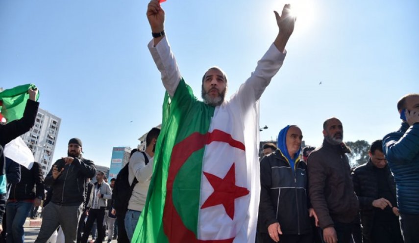 صحيفة أمريكية تتحدث عن 'ربيع عربي' جديد!