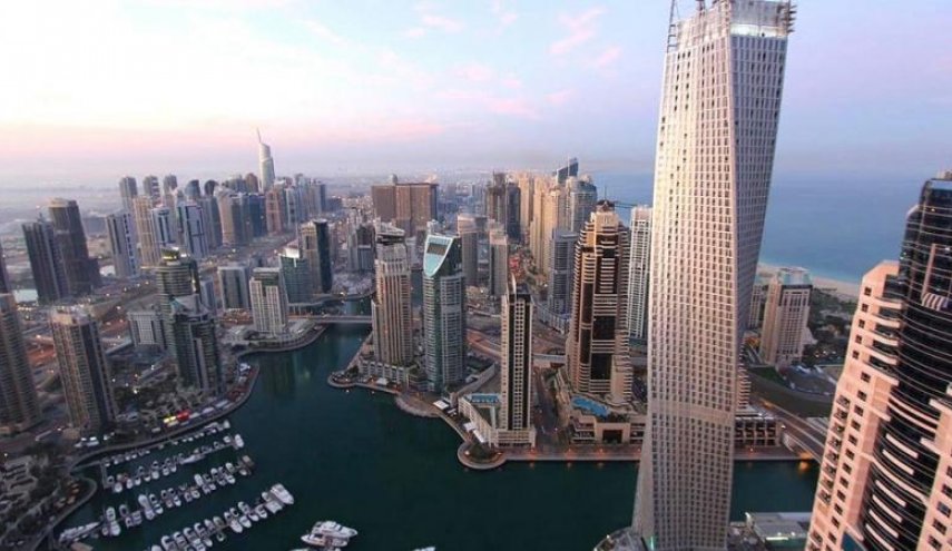 شركات إماراتية تقلص عدد موظفيها وتعمل بالحد الأدنى