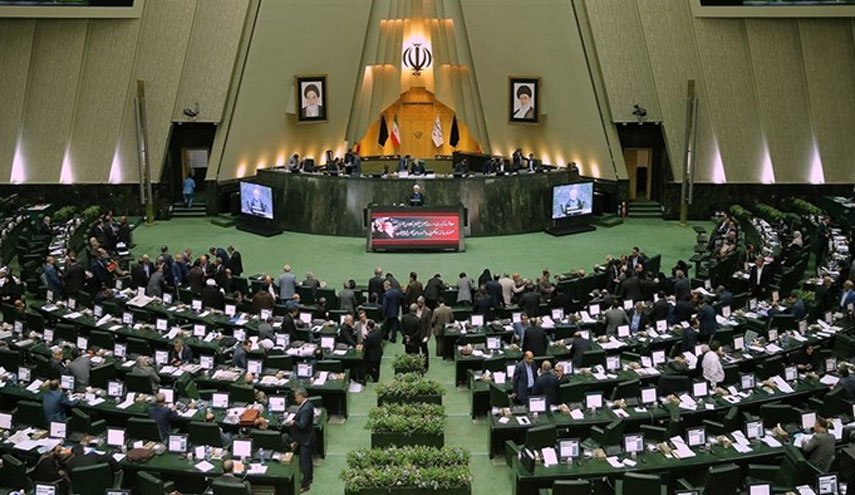 مجلس نسبت به اختلاس میلیاردی پتروشیمی گیت واکنش نشان دهد 