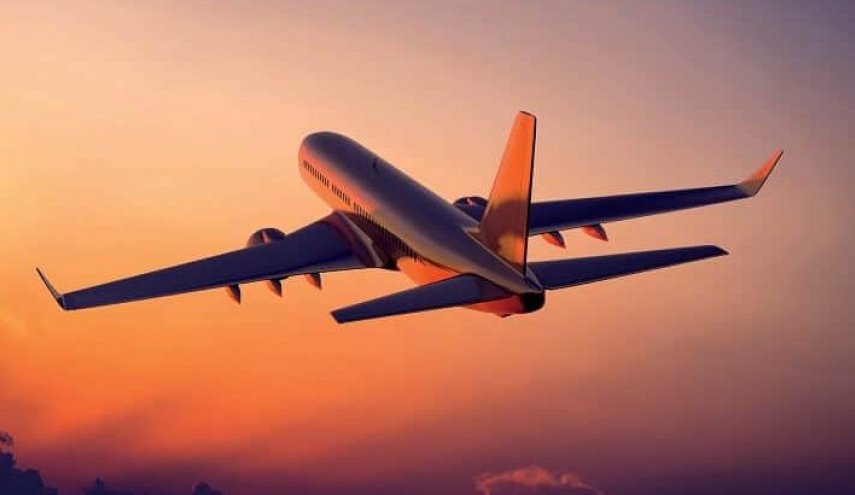 عکسی از حمل هواپیما با قایق