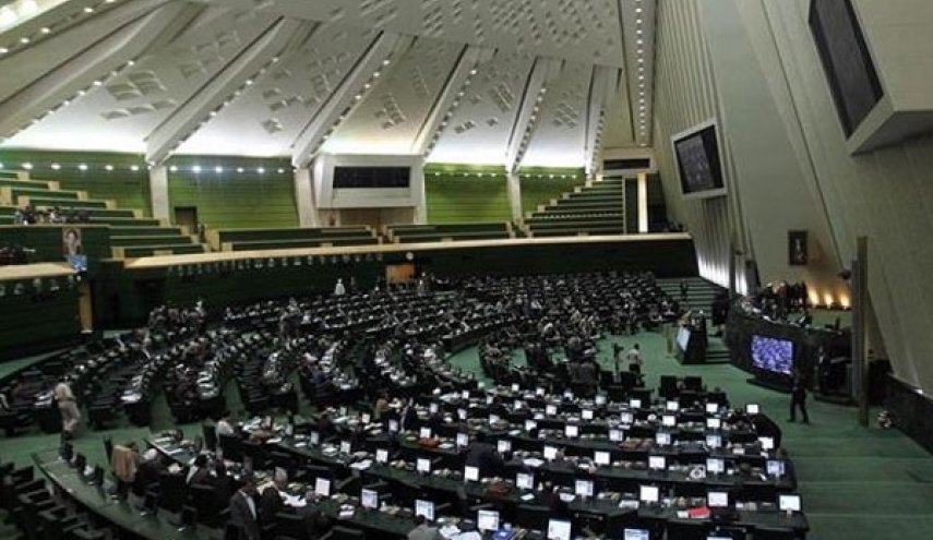 البرلمان يجري تعديلات على مشروع موازنة ايران المالية