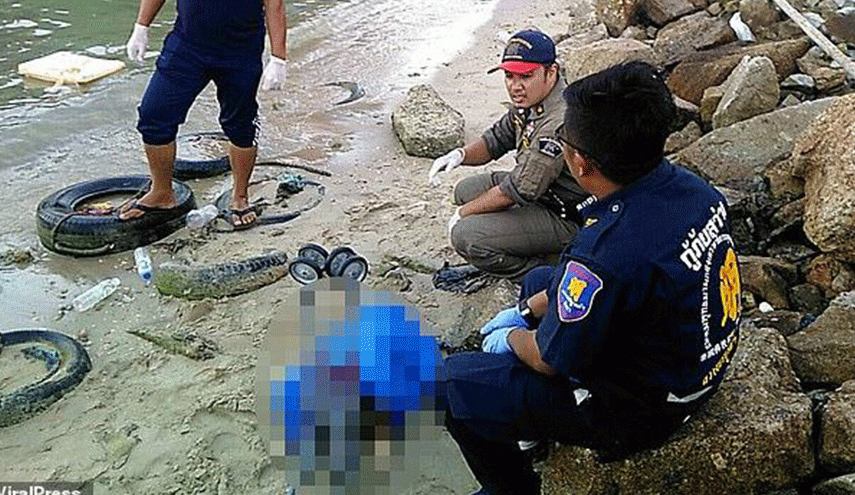 بالصور: في حادث مؤلم أب يرمي عربة ابنه الرضيع في البحر