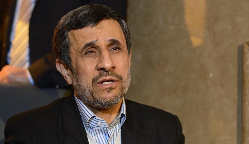 حضور محمود احمدی‌نژاد در ورزشگاه آزادی برای تماشای بازی استقلال + عکس