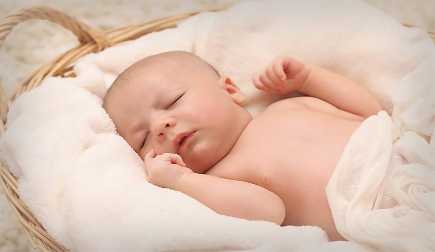 أب يهز ابنه الرضيع حتى الموت والسبب صادم