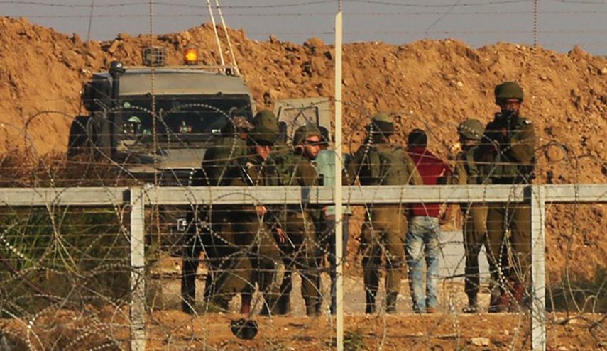 إستشهاد فلسطيني وجرح إثنين آخرين جنوب القطاع