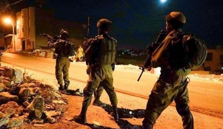 الاحتلال يشن حملة مداهمات واعتقالات بالضفة الغربية المحتلة 