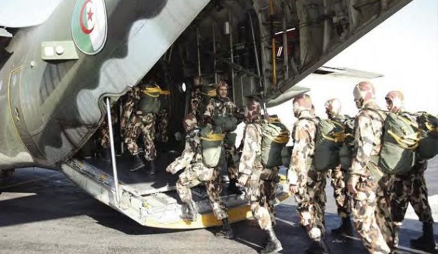 تمرين للقوات الجزائرية بالذخيرة بالقرب من الحدود المغربية