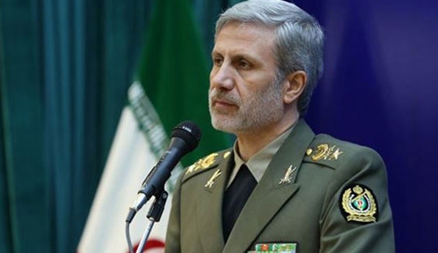 وزیر دفاع: پس از فرمان رهبری همه امکانات نیروهای مسلح برای کمک به سیل زدگان وارد میدان شد/ با بکارگیری بالگرد، هواپیما، نفربر، تجهیزات فنی و مهندسی بحران سیل به خوبی کنترل شد