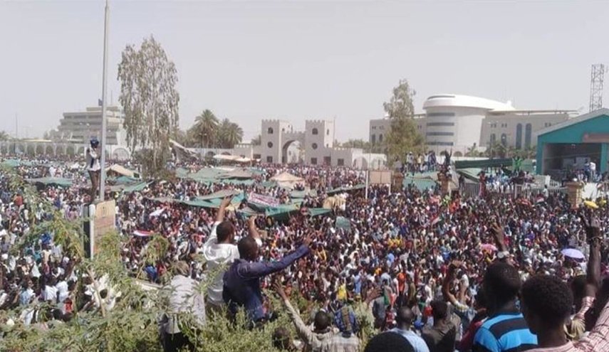 تفاصيل اجتماع ’الفجر’ الذي أطاح بالرئيس السوداني