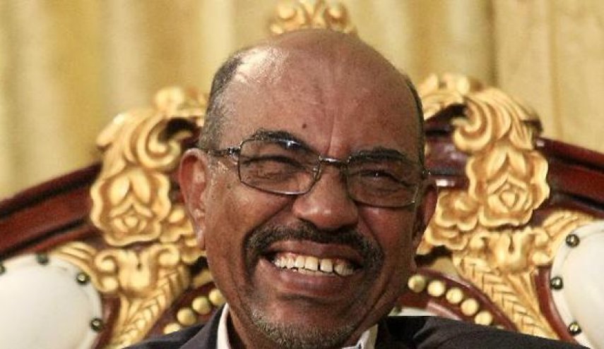 شاهد: صورة للبشير تشعل مواقع التواصل الاجتماعي!