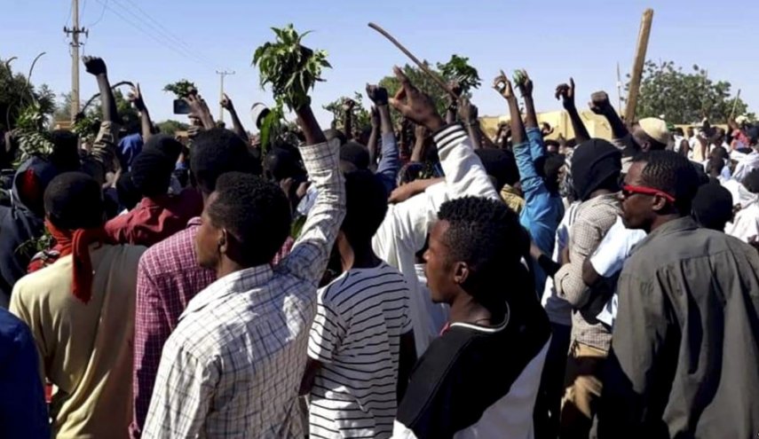 تجمع المهنيين السودانيين يطالب بإقالة رؤساء الأجهزة القضائية والنائب العام
