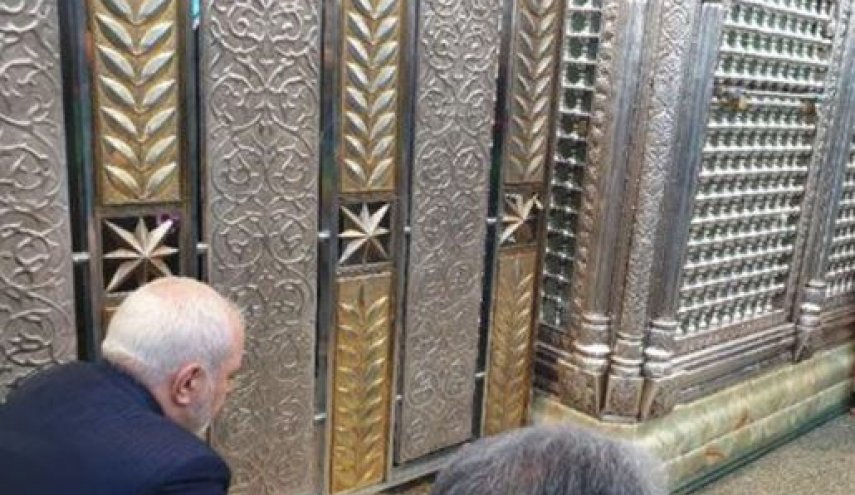ظریف به زیارت بارگاه مطهر حضرت زینب (س) رفت+ تصاویر
