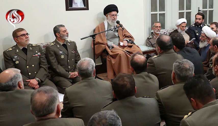 دست برادری ارتش و سپاه حرکتی زیبا پس از حرکت زشت آمریکایی‌ها بود