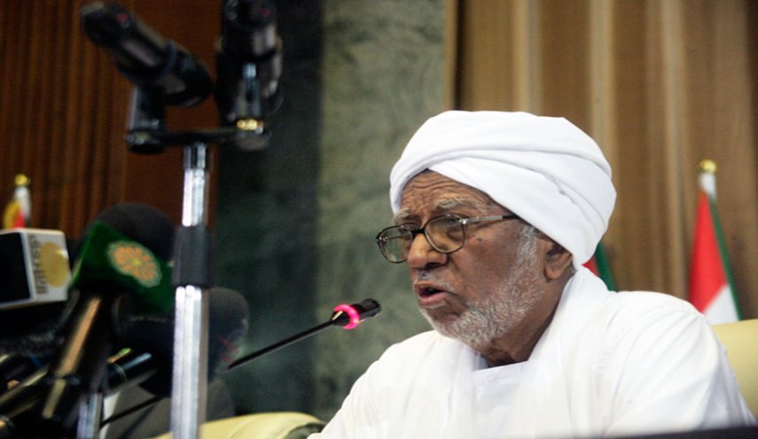 اعتقال رئيس البرلمان السوداني المنحل فور عودته من قطر
