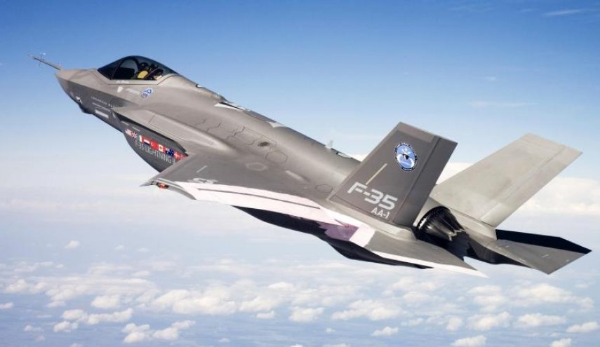 وصول مقاتلة F-35A الأمريكية إلى قاعدة الظفرة بالإمارات
