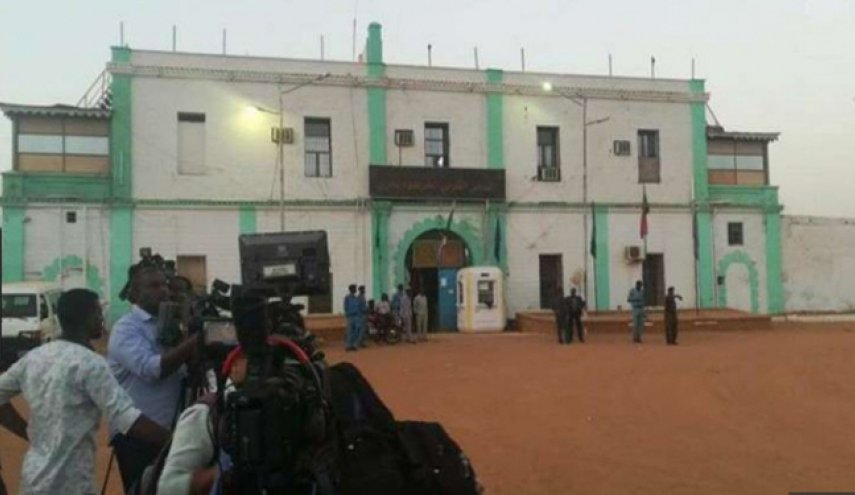 عمرالبشیر به زندان منتقل نشده است