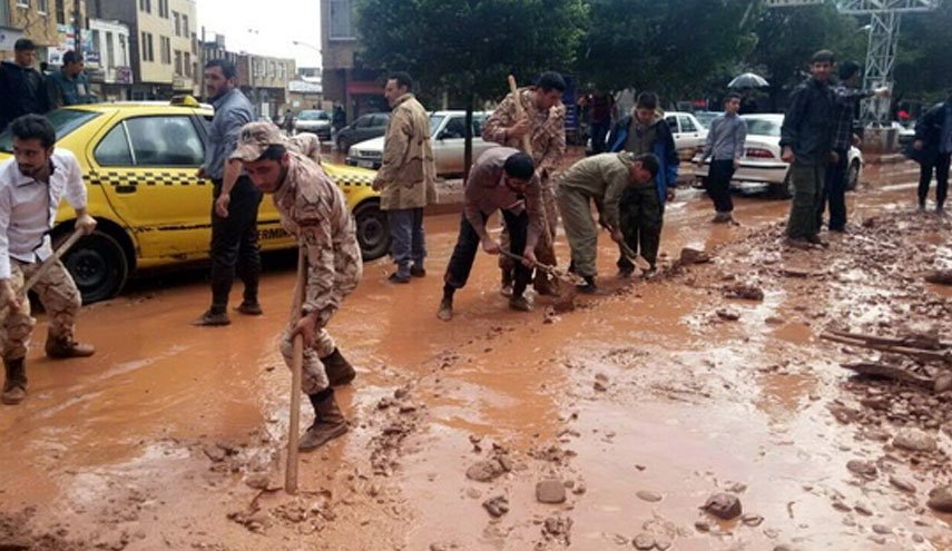 پیام رییس دفتر روحانی به مردم استان های سیل زده/ دولت تا برطرف شدن همه مشکلات، کنار سیل زدگان می ماند