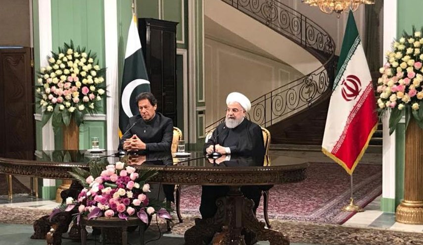 هیچ کشور ثالثی قادر نیست روابط برادرانه ایران و پاکستان را تحت تاثیر قرار دهد/ تهران و اسلام آباد نیروی واکنش سریع مشترک تشکیل می دهند/ کمیته تهاتر برای تقویت تجارت دو کشور تشکیل می شود