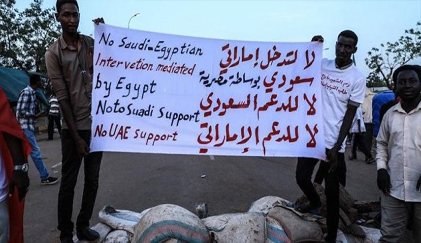السعودية والإمارات تضربان 