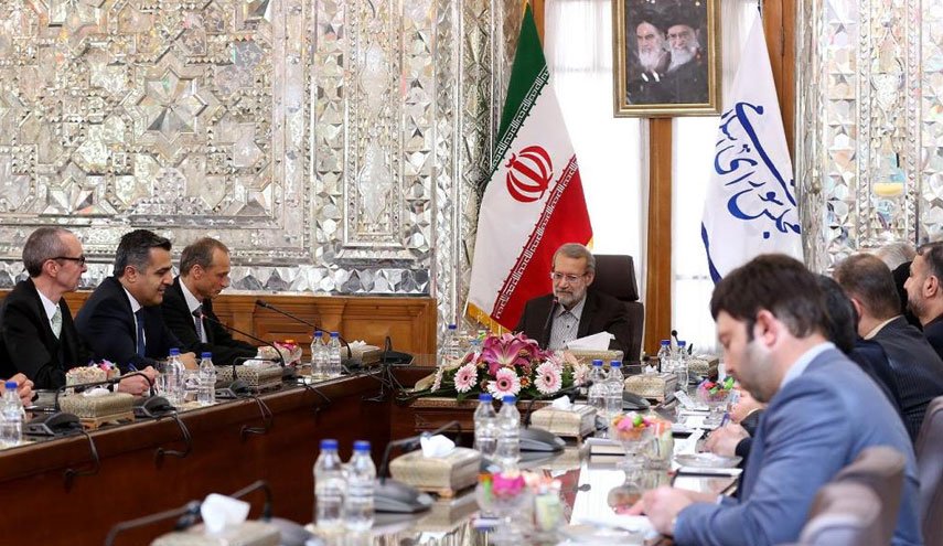 گلایه لاریجانی از اتحادیه اروپا در باره نقض تعهدات برجامی/ رهبران اروپا فقط در الفاظ از ما حمایت می‌کنند