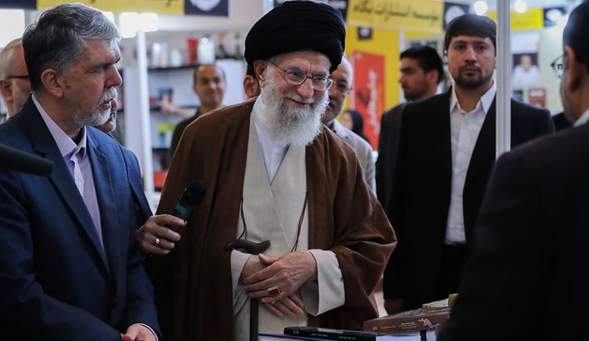 رهبر انقلاب: وزرای فرهنگ و صنعت مسأله کاغذ را حل کنند
